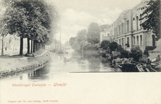 2454 Gezicht op de Stadsbuitengracht te Utrecht met rechts een gedeelte van de achtergevel van een huis aan de Van ...